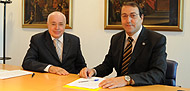 Presidente del La Caja de Canarias, D. Antonio Marrero, y el Director del ICIC, Nicolás Díaz Chico